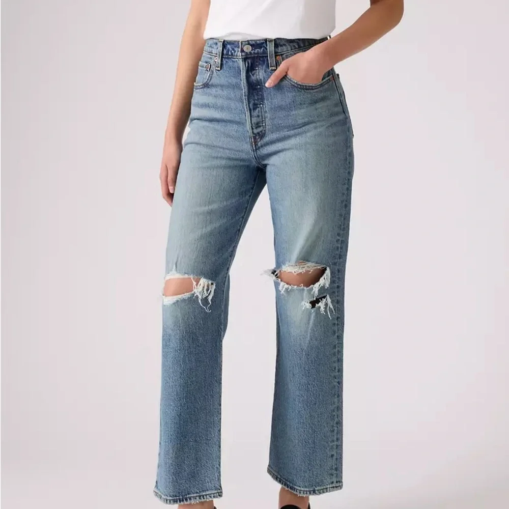 Levi's Ribcage Straight Ankle Jeans - Picture 2 of 6